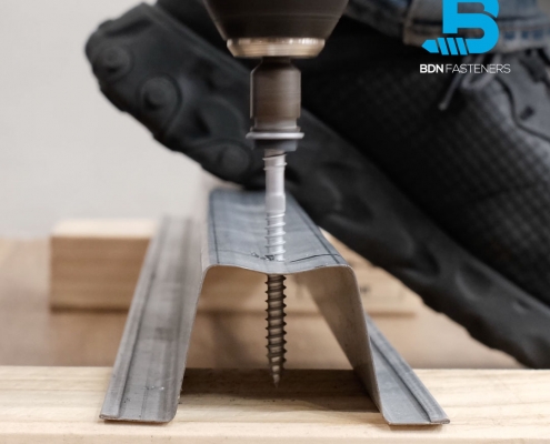 screws for wood to metal: fixing roof sheeting to timber